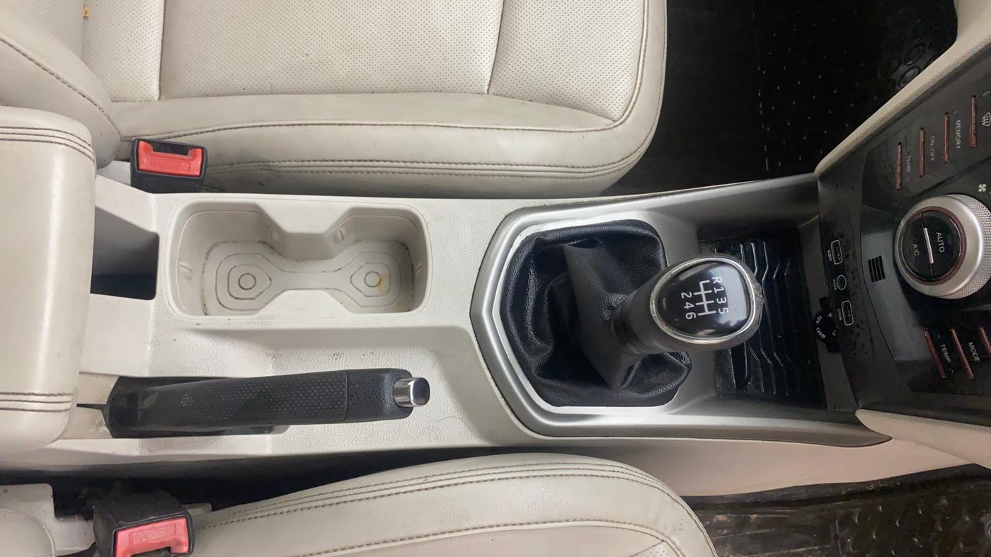 2019 Mahindra XUV300 W8 (O) 1.5 DIESEL, Diesel, Manual, 67,726 km, Gear Lever