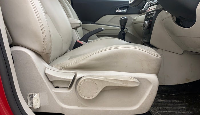 2019 Mahindra XUV300 W8 (O) 1.5 DIESEL, Diesel, Manual, 67,587 km, Driver Side Adjustment Panel