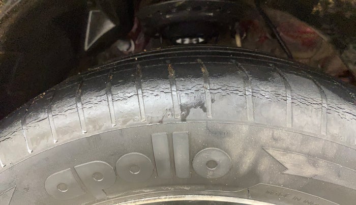 2019 Mahindra XUV300 W8 (O) 1.5 DIESEL, Diesel, Manual, 67,587 km, Right Front Tyre Tread