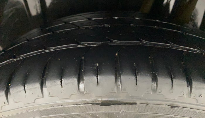 2021 Maruti XL6 ZETA AT, Petrol, Automatic, 36,494 km, Left Rear Tyre Tread