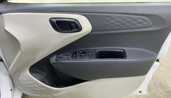 2022 Hyundai AURA S 1.2 CNG, CNG, Manual, 62,265 km, Driver Side Door Panels Control