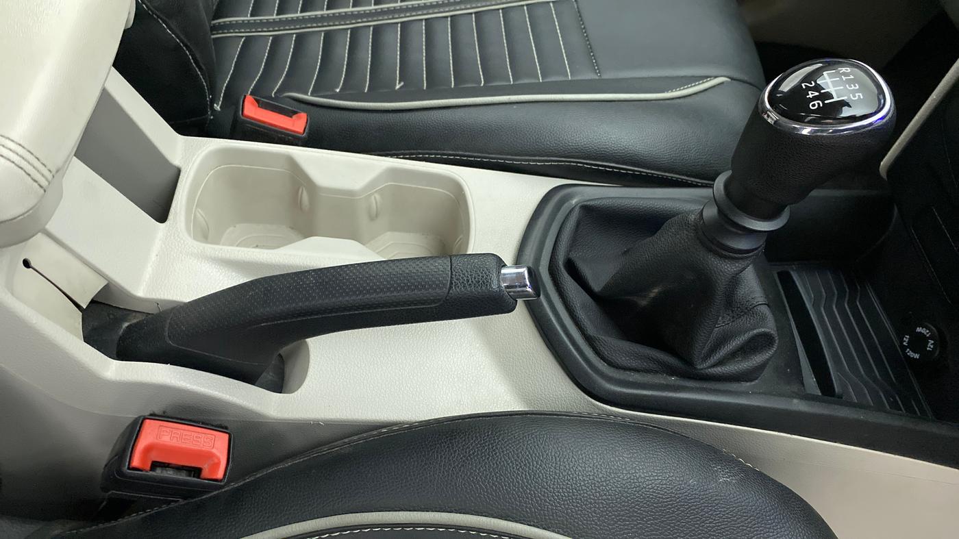 2019 Mahindra XUV300 1.2 W4 MT, Petrol, Manual, 18,143 km, Gear Lever