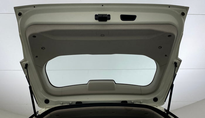 2019 Mahindra XUV300 1.2 W4 MT, Petrol, Manual, 18,143 km, Boot Door Open