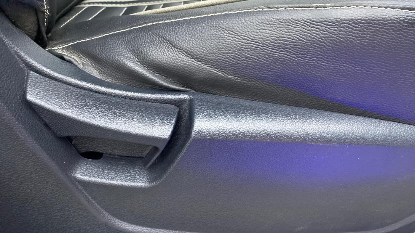 2019 Mahindra XUV300 1.2 W4 MT, Petrol, Manual, 18,143 km, Driver Side Adjustment Panel