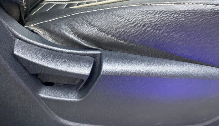 2019 Mahindra XUV300 1.2 W4 MT, Petrol, Manual, 18,143 km, Driver Side Adjustment Panel
