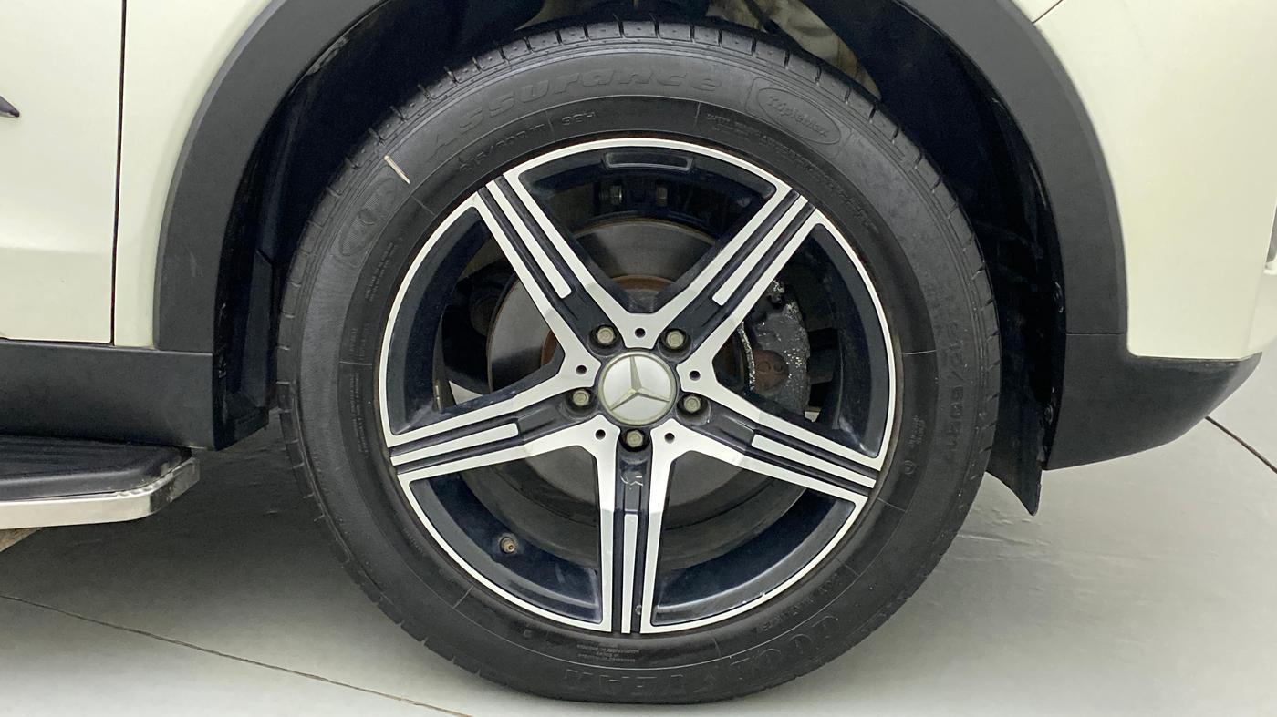 2019 Mahindra XUV300 1.2 W4 MT, Petrol, Manual, 18,143 km, Right Front Wheel