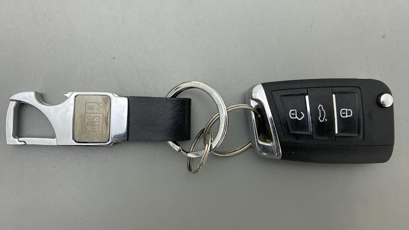 2019 Mahindra XUV300 1.2 W4 MT, Petrol, Manual, 18,143 km, Key Close Up