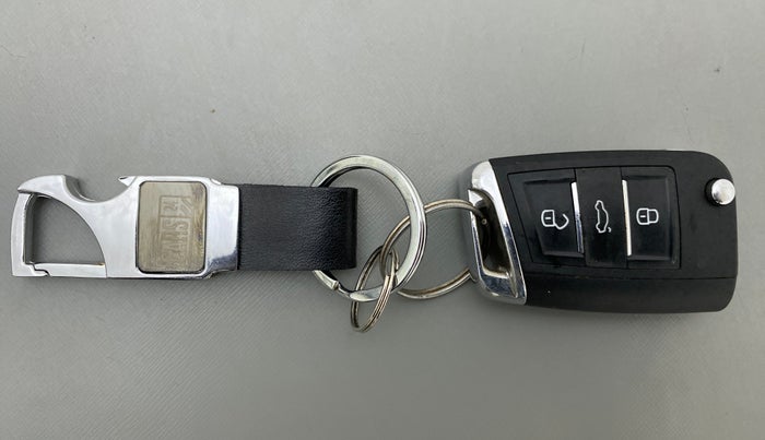 2019 Mahindra XUV300 1.2 W4 MT, Petrol, Manual, 18,143 km, Key Close Up