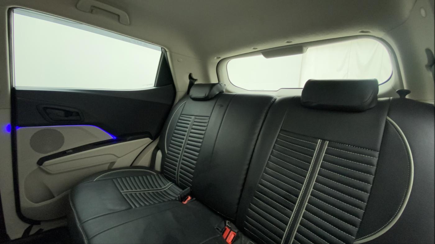 2019 Mahindra XUV300 1.2 W4 MT, Petrol, Manual, 18,143 km, Right Side Rear Door Cabin