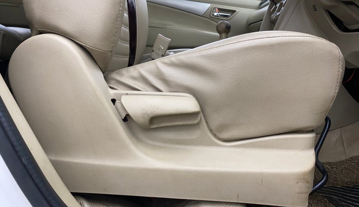 2016 Maruti Ertiga VXI, CNG, Manual, 69,787 km, Driver Side Adjustment Panel