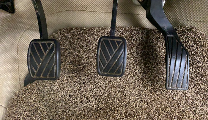 2016 Maruti Ertiga VXI, CNG, Manual, 69,787 km, Pedals