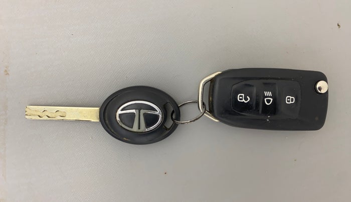 2019 Tata Tiago XZ PLUS PETROL, Petrol, Manual, 25,339 km, Key Close Up