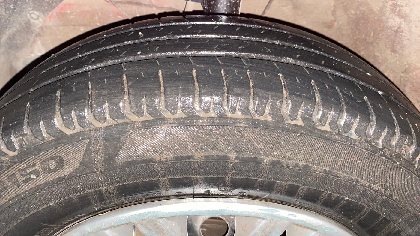 2018 Maruti Dzire VXI, Petrol, Manual, 94,507 km, Left Front Tyre Tread