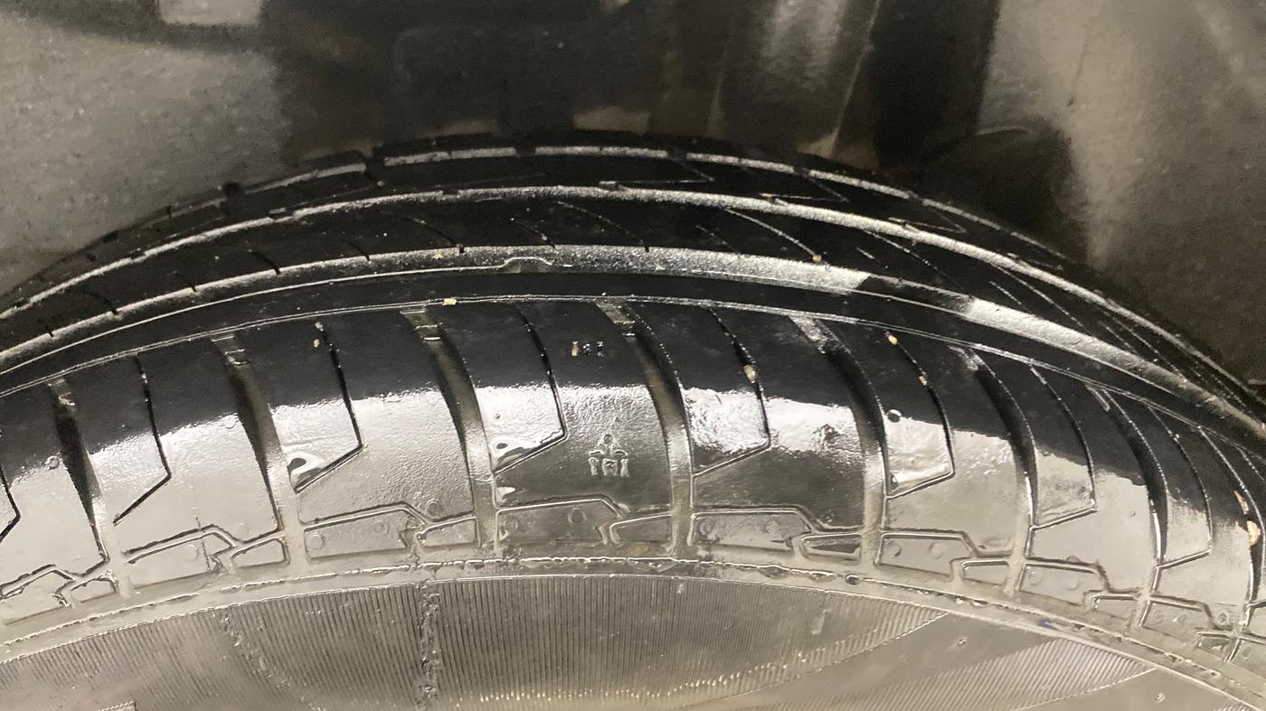 2023 Maruti Swift VXI AMT, Petrol, Automatic, 40,865 km, Left Rear Tyre Tread