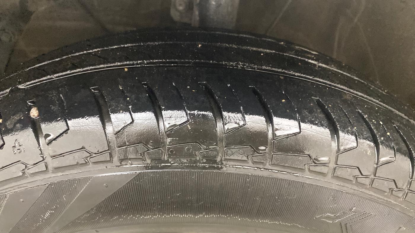 2023 Maruti Swift VXI AMT, Petrol, Automatic, 40,865 km, Left Front Tyre Tread