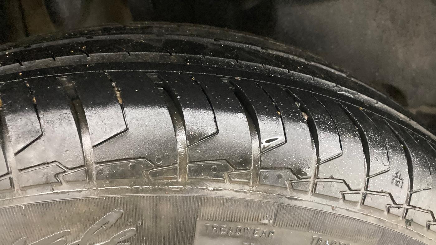 2023 Maruti Swift VXI AMT, Petrol, Automatic, 40,865 km, Right Rear Tyre Tread