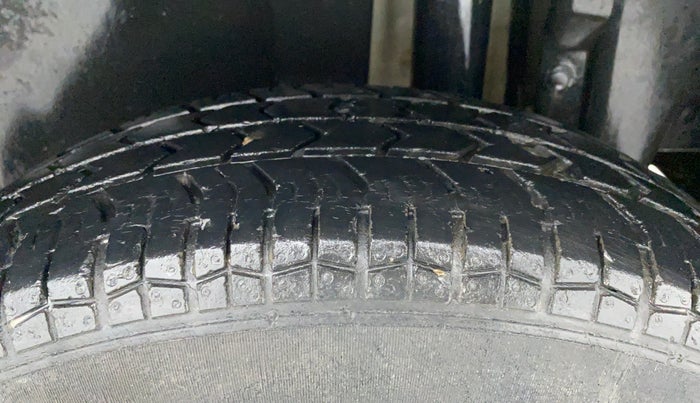 2016 Maruti Swift LXI OPT, Petrol, Manual, 29,093 km, Left Rear Tyre Tread
