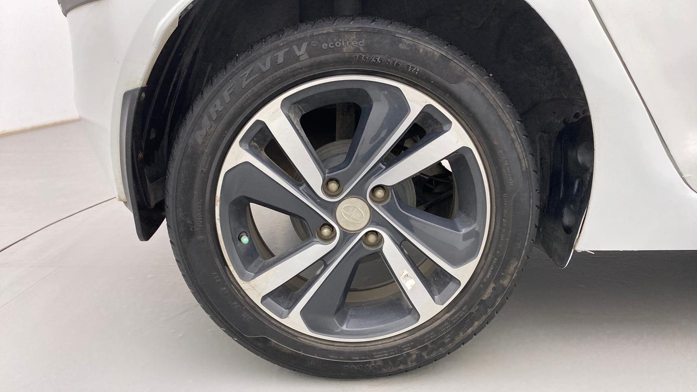 2020 Tata ALTROZ XZ PETROL, Petrol, Manual, 41,505 km, Right Rear Wheel