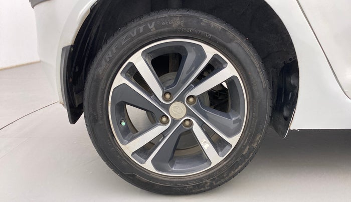 2020 Tata ALTROZ XZ PETROL, Petrol, Manual, 41,505 km, Right Rear Wheel