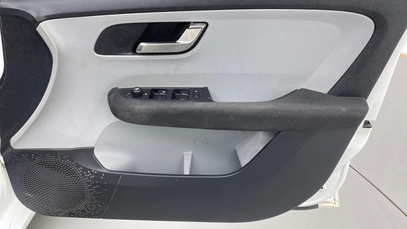 2020 Tata ALTROZ XZ PETROL, Petrol, Manual, 41,505 km, Driver Side Door Panels Control