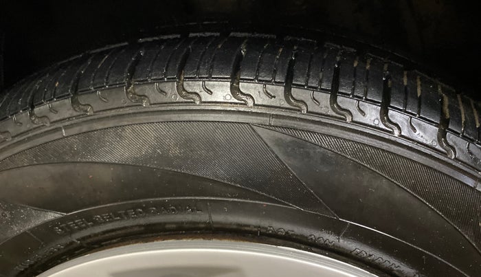 2019 Mahindra KUV 100 NXT K2 P 6 STR, Petrol, Manual, 70,016 km, Left Front Tyre Tread