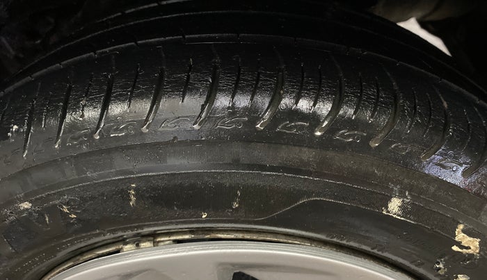 2019 Mahindra KUV 100 NXT K2 P 6 STR, Petrol, Manual, 70,016 km, Left Rear Tyre Tread