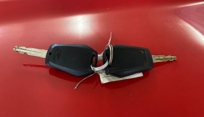 2019 Mahindra KUV 100 NXT K2 P 6 STR, Petrol, Manual, 70,016 km, Key Close Up