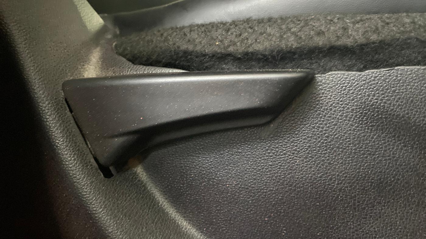 2019 Mahindra KUV 100 NXT K2 P 6 STR, Petrol, Manual, 70,016 km, Driver Side Adjustment Panel