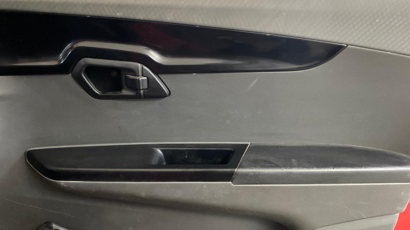 2019 Mahindra KUV 100 NXT K2 P 6 STR, Petrol, Manual, 70,016 km, Driver Side Door Panels Control