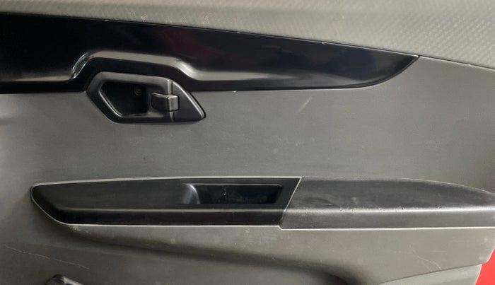 2019 Mahindra KUV 100 NXT K2 P 6 STR, Petrol, Manual, 70,016 km, Driver Side Door Panels Control