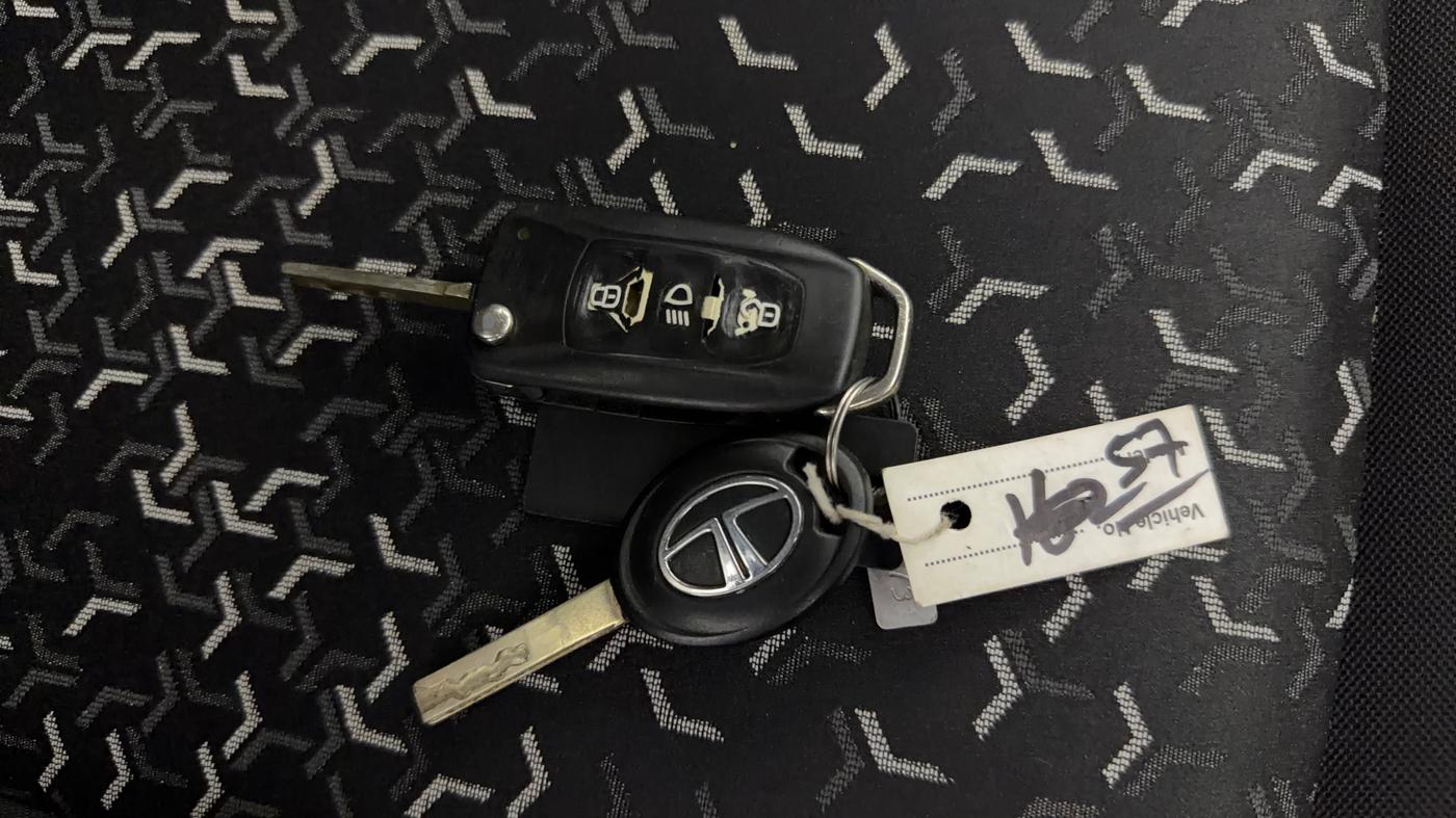 2021 Tata Tiago XT Limited Edition, Petrol, Manual, 49,085 km, Key Close Up
