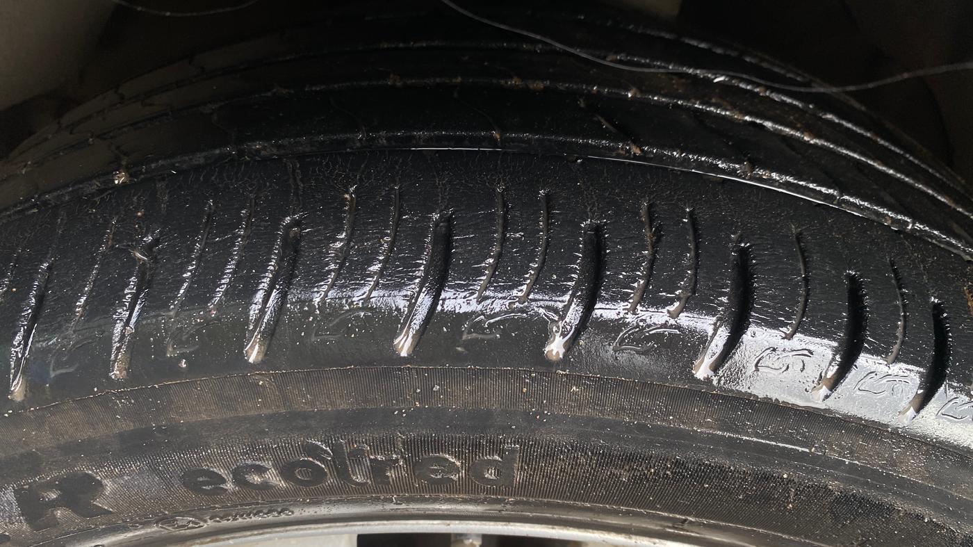 2019 Mahindra XUV300 W8 1.5 DIESEL AMT, Diesel, Automatic, 47,935 km, Left Front Tyre Tread