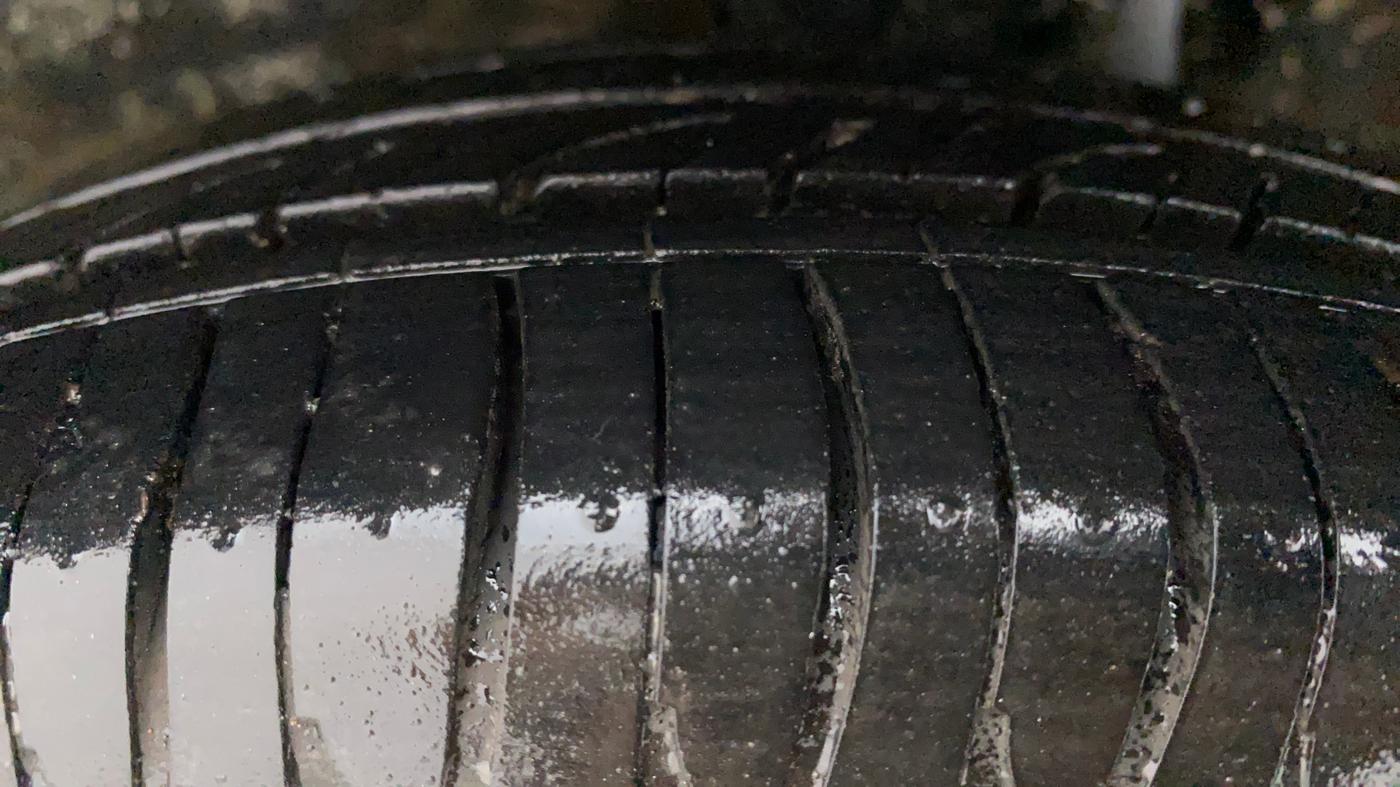 2013 Maruti Alto K10 LXI, Petrol, Manual, 9,683 km, Left Front Tyre Tread