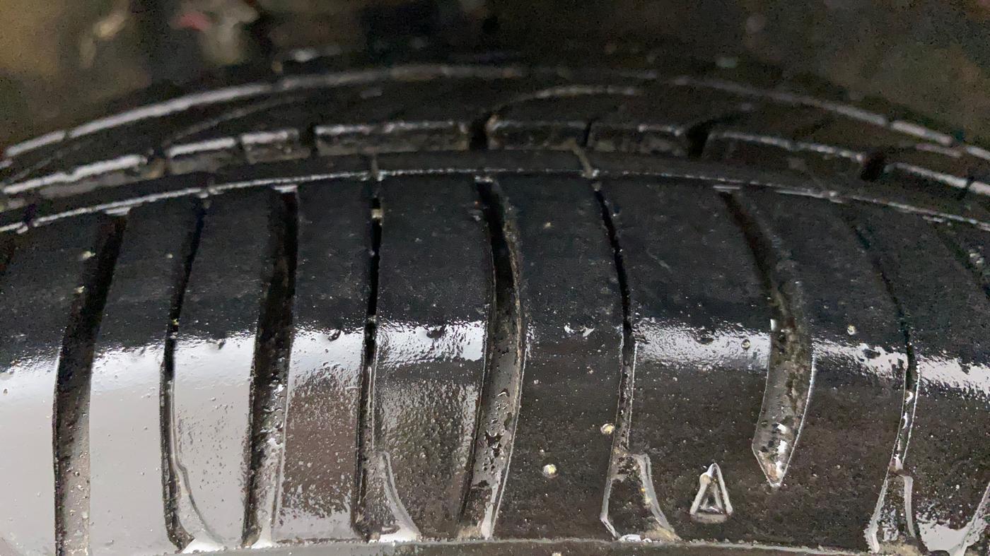 2013 Maruti Alto K10 LXI, Petrol, Manual, 9,683 km, Right Front Tyre Tread