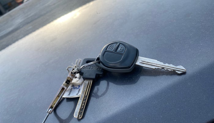 2016 Maruti Swift LXI (O), Petrol, Manual, 59,711 km, Key Close Up