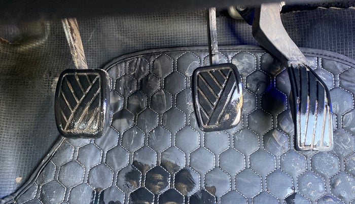 2016 Maruti Swift LXI (O), Petrol, Manual, 59,711 km, Pedals