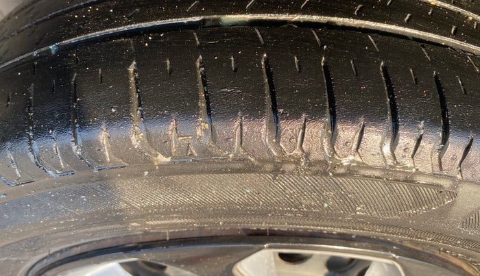 2016 Maruti Swift LXI (O), Petrol, Manual, 59,711 km, Left Rear Tyre Tread