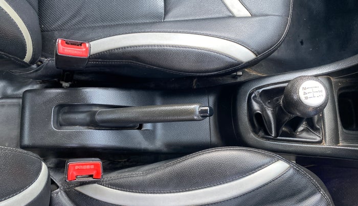 2016 Maruti Swift LXI (O), Petrol, Manual, 59,711 km, Gear Lever