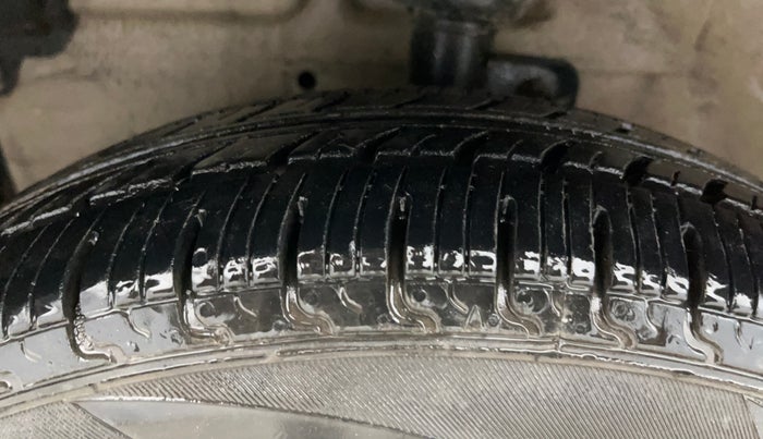 2015 Maruti Celerio LXI, Petrol, Manual, 42,087 km, Left Front Tyre Tread