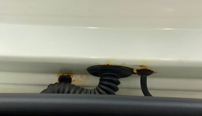 2014 Renault Duster 85 PS RXL DIESEL, Diesel, Manual, 97,491 km, Dicky (Boot door) - Slightly rusted