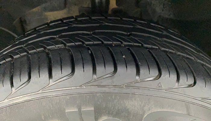2014 Renault Duster 85 PS RXL DIESEL, Diesel, Manual, 97,491 km, Left Front Tyre Tread
