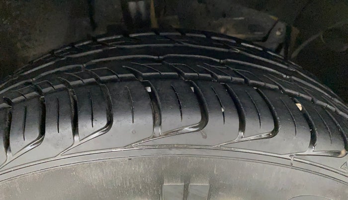 2014 Renault Duster 85 PS RXL DIESEL, Diesel, Manual, 97,491 km, Right Front Tyre Tread