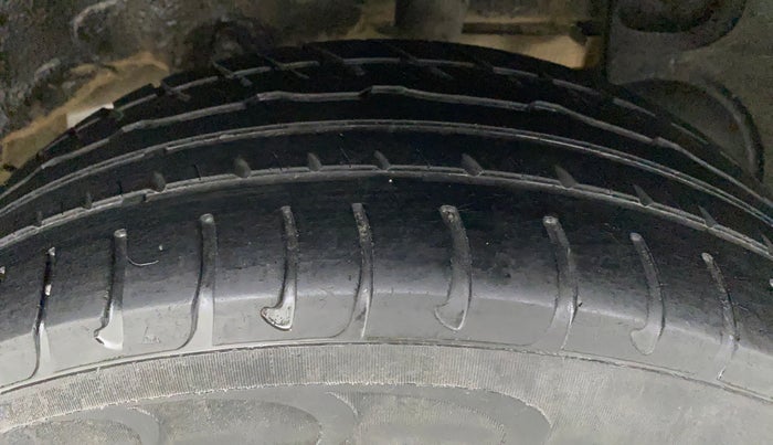 2014 Renault Duster 85 PS RXL DIESEL, Diesel, Manual, 97,491 km, Left Rear Tyre Tread