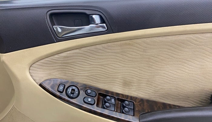 2013 Hyundai Verna FLUIDIC 1.6 VTVT SX, Petrol, Manual, 71,915 km, Driver Side Door Panels Control