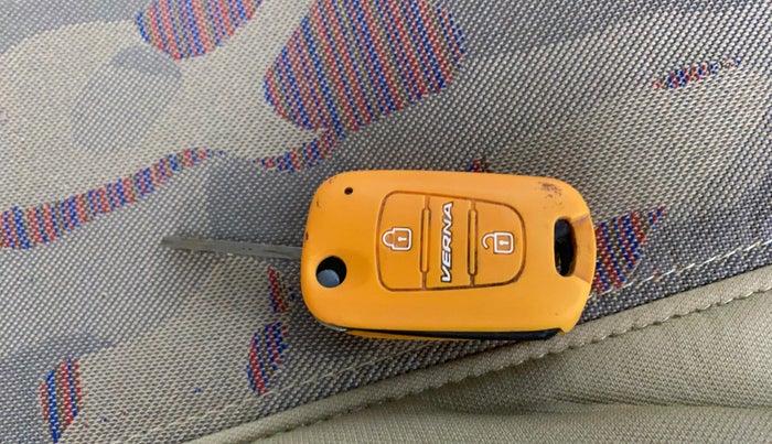 2013 Hyundai Verna FLUIDIC 1.6 VTVT SX, Petrol, Manual, 71,915 km, Key Close Up