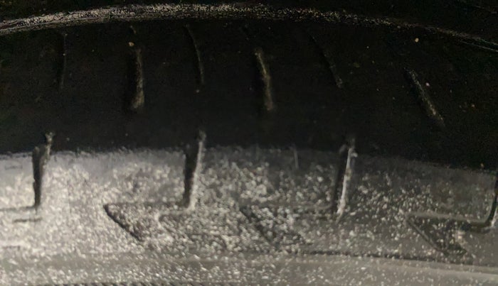 2013 Hyundai Verna FLUIDIC 1.6 VTVT SX, Petrol, Manual, 71,915 km, Right Front Tyre Tread