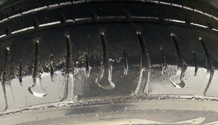 2016 Hyundai Grand i10 SPORTZ 1.2 KAPPA VTVT, Petrol, Manual, 22,280 km, Right Rear Tyre Tread