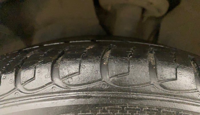 2021 Ford Ecosport TITANIUM 1.5L SPORTS(SUNROOF) DIESEL, Diesel, Manual, 36,627 km, Left Front Tyre Tread