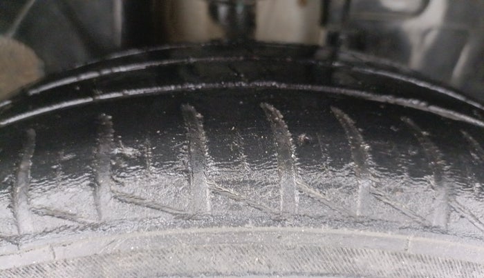 2020 Renault Kwid RXL, CNG, Manual, 60,102 km, Right Front Tyre Tread