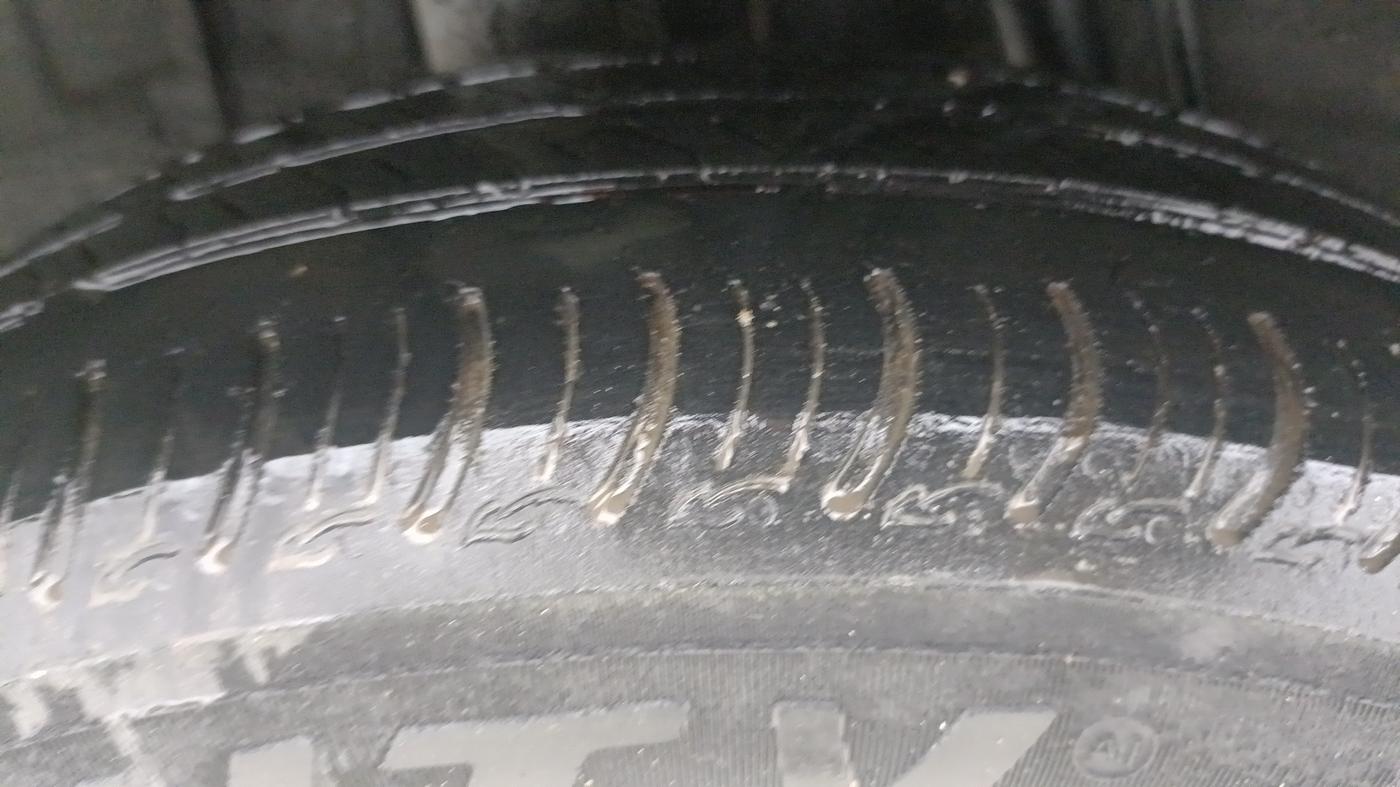 2020 Renault Kwid RXL, CNG, Manual, 60,102 km, Right Rear Tyre Tread